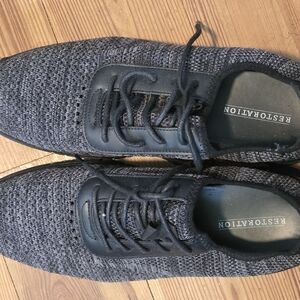 Sleek Black Knit Sneakers with Minimalist Design